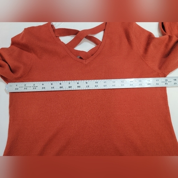 Love Ellie Mia Back Detail V-Neck Sweater Burnt Orange Women's Size Medium - Picture 4 of 11